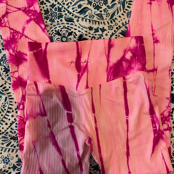 PINK Victoria's Secret Tie-Dye Leggings and Sports Bra Set - Pink and Purple - Picture 4 of 6